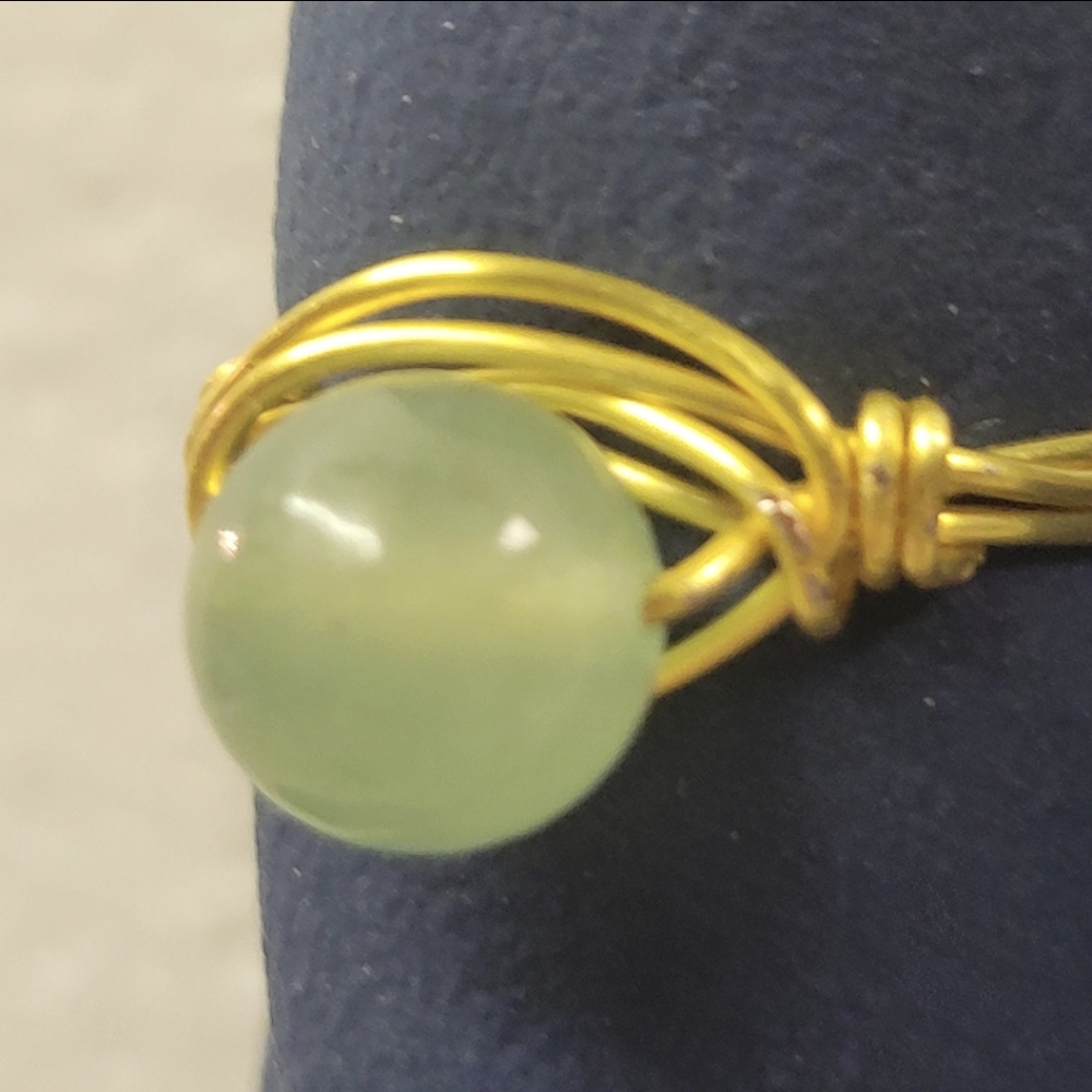Gold and Natural Green Aventurine Stone Ring - Picture 4 of 7